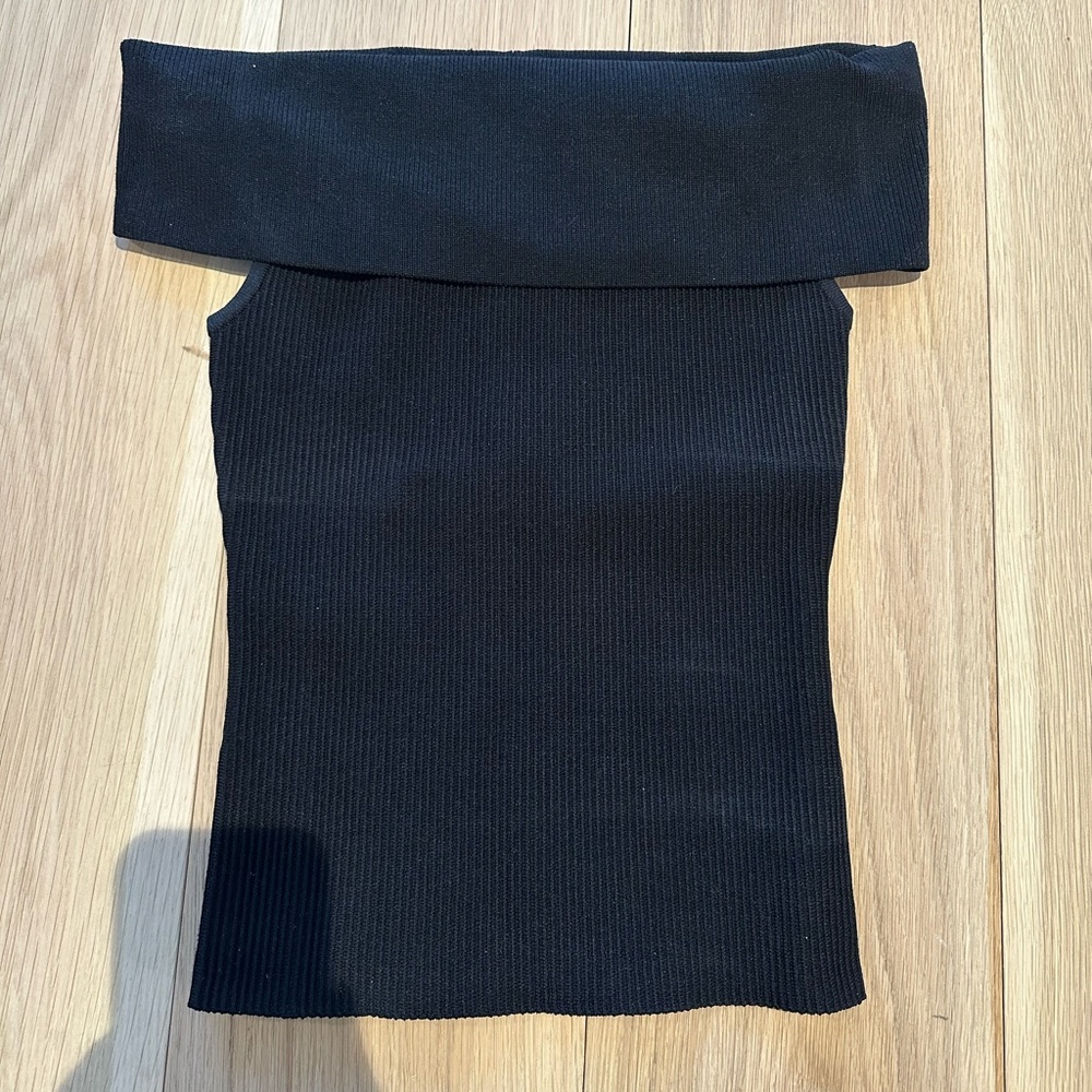 New Aritzia babaton black sculpt knit off the shoulder top
